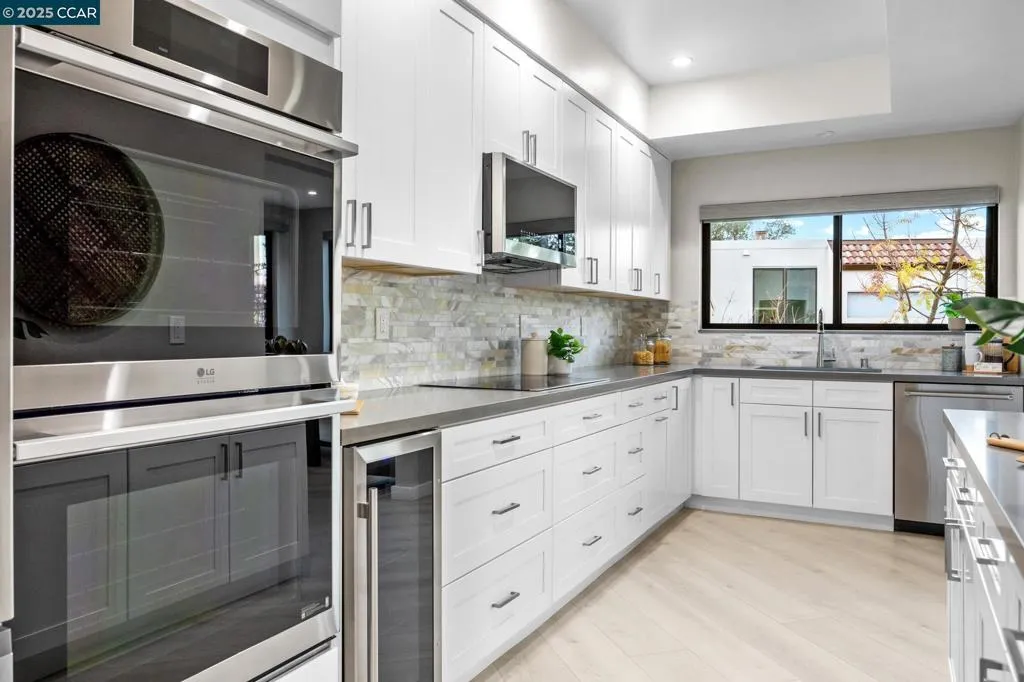 Walnut Creek, California 94595, United States, 2 Bedrooms Bedrooms, ,2 BathroomsBathrooms,Residential,Active,247387