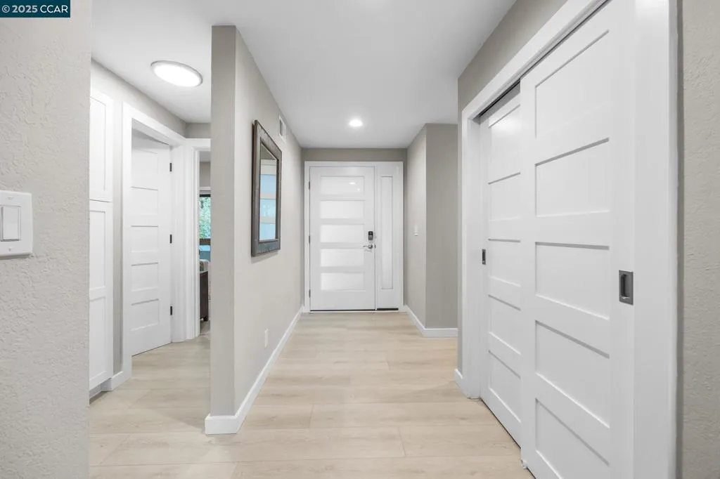 Walnut Creek, California 94595, United States, 2 Bedrooms Bedrooms, ,2 BathroomsBathrooms,Residential,Active,247387