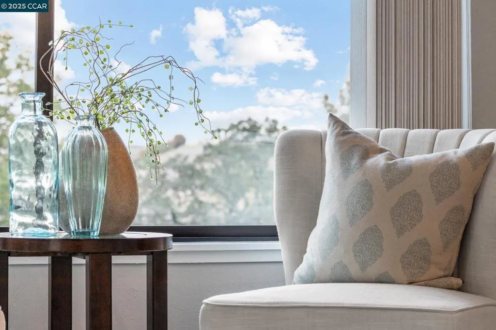 Walnut Creek, California 94595, United States, 2 Bedrooms Bedrooms, ,2 BathroomsBathrooms,Residential,Active,247387