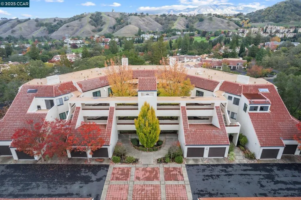 Walnut Creek, California 94595, United States, 2 Bedrooms Bedrooms, ,2 BathroomsBathrooms,Residential,Active,247387