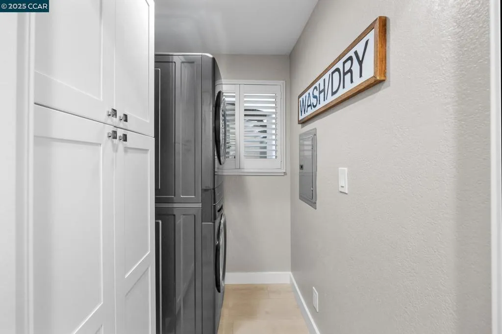 Walnut Creek, California 94595, United States, 2 Bedrooms Bedrooms, ,2 BathroomsBathrooms,Residential,Active,247387