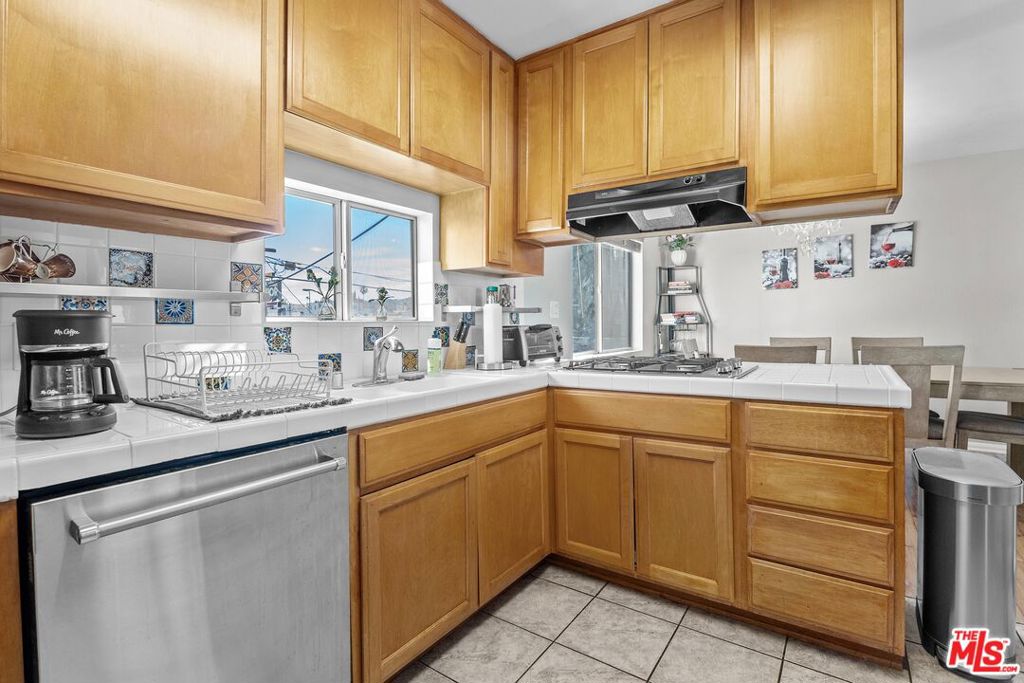 4358 Mammoth Avenue 14