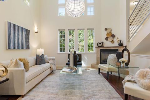 Photo of 6440 Longcroft Dr Dr, Oakland, CA 94611 (MLS # 41091125)