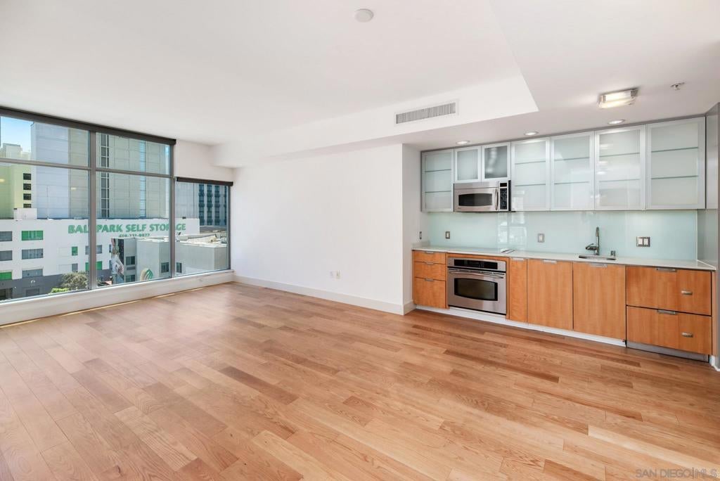 575 6th Ave 404