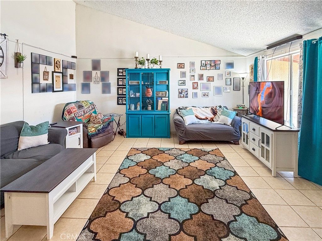 listing image 130729478268553002606