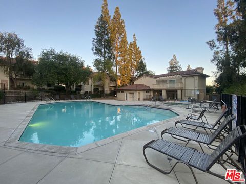 Photo of 675 Oak Run Trail #TL301, Oak Park, CA 91377 (MLS # 26643109)