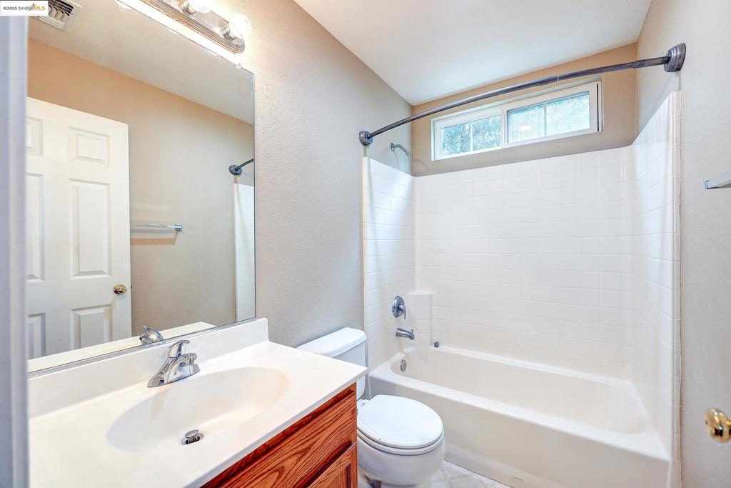 BRENTWOOD - Residential Lease