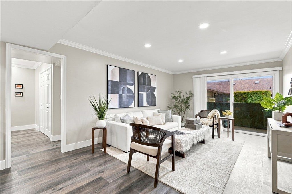 278 N Wilshire 108
