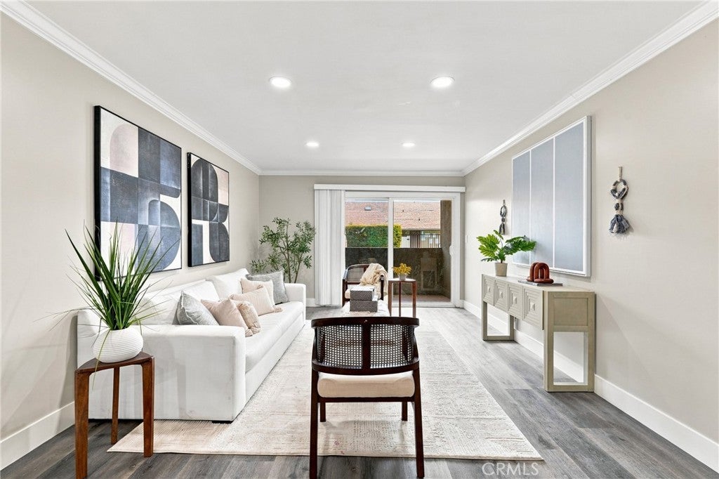 278 N Wilshire AVE