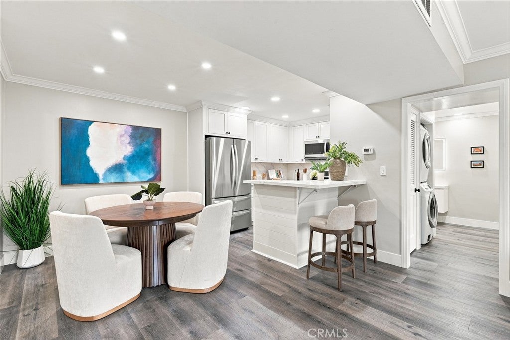278 N Wilshire 108