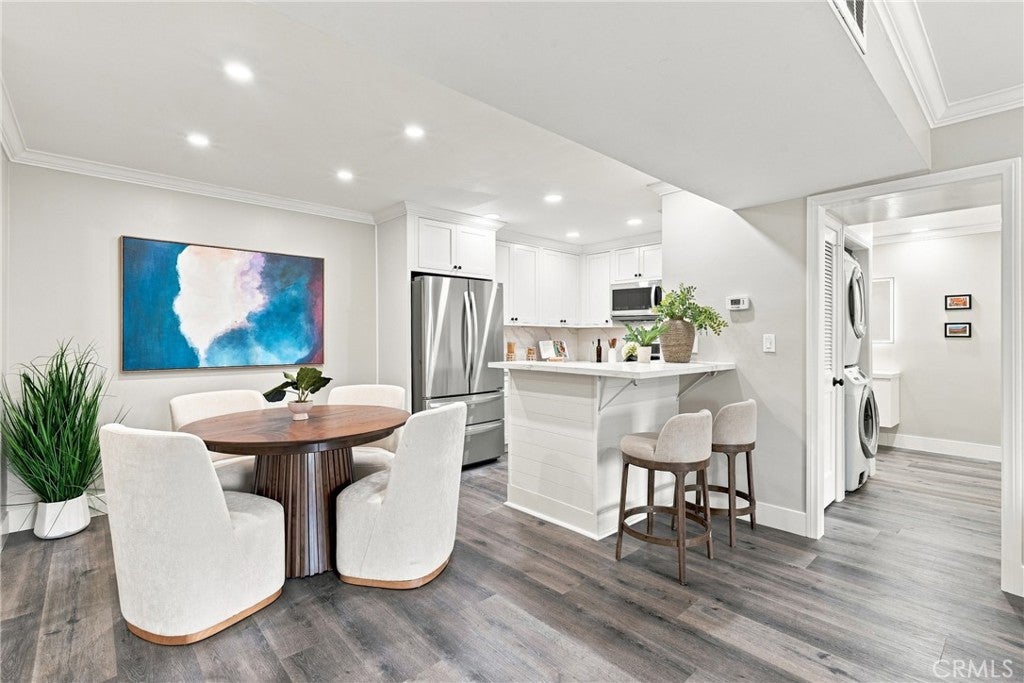 278 N Wilshire 108