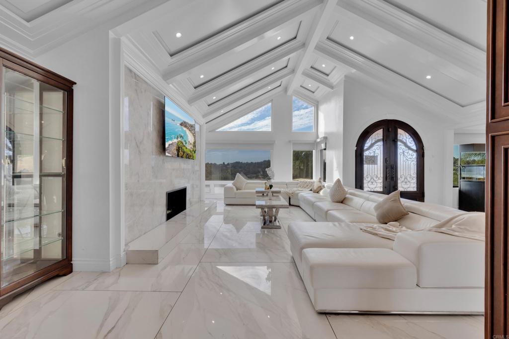 1426 Hidden Mesa View Drive