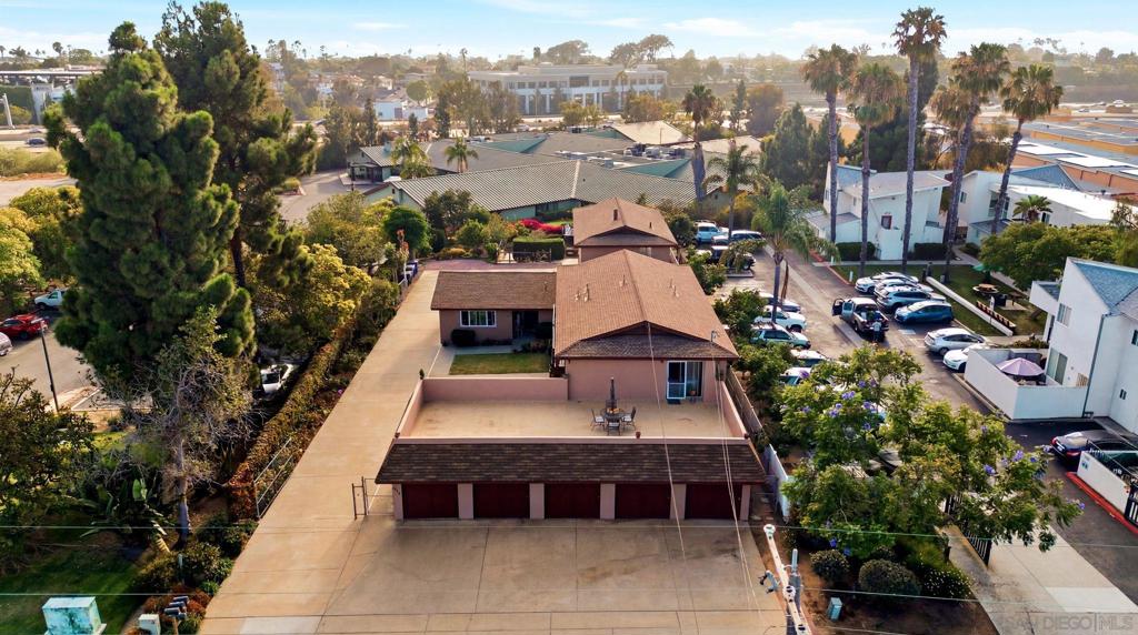 932 Regal Rd