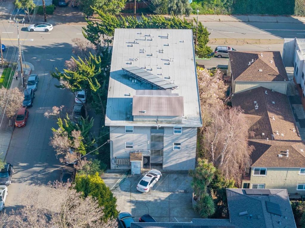 5499 Claremont Avenue