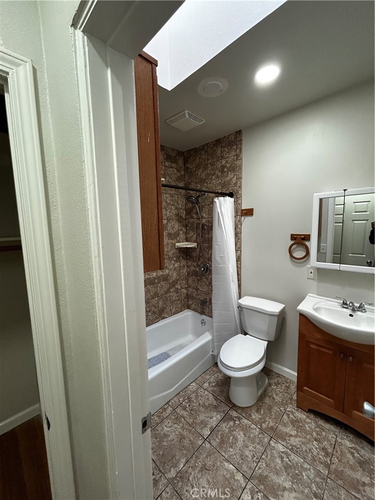 Wrigley Area (WR) - Residential Lease