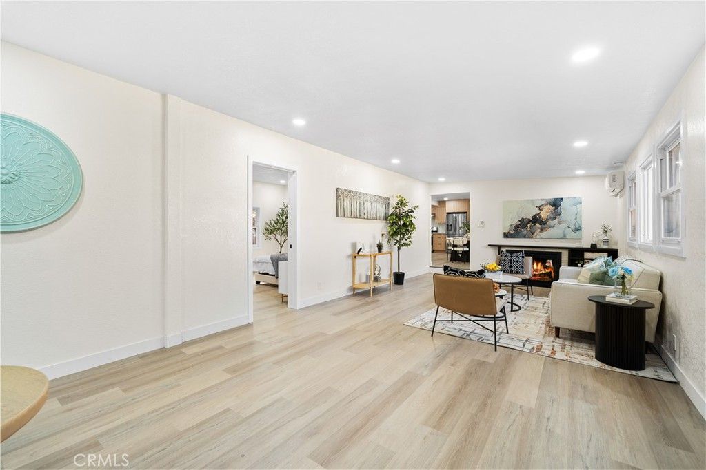 Photo of 713 Flower Ave, Venice, CA 90291 (MLS # OC25263528)