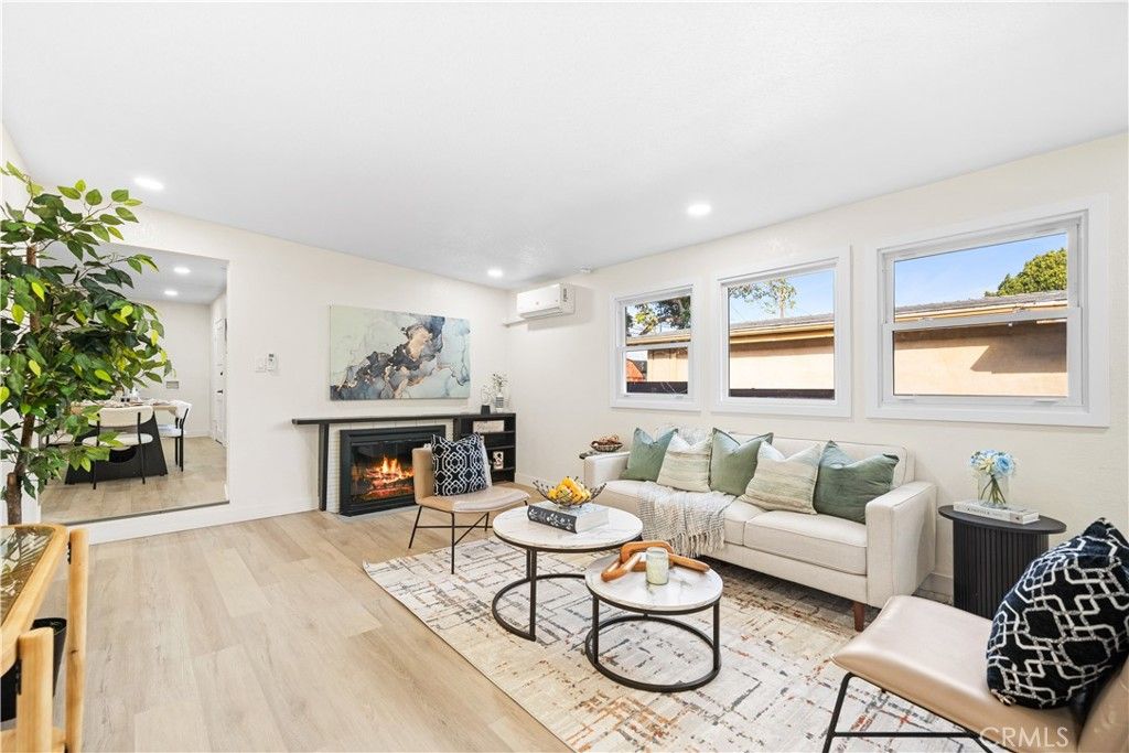 Photo of 713 Flower Ave, Venice, CA 90291 (MLS # OC25263528)