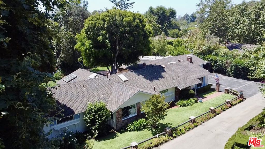 1754 Mandeville Canyon Road