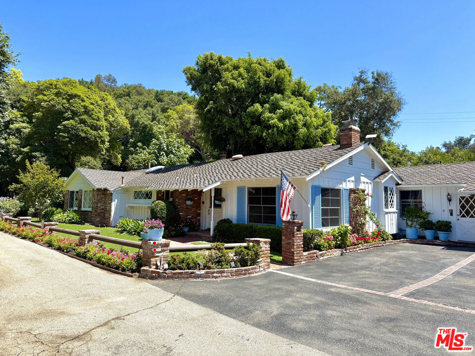 1754 Mandeville Canyon Road