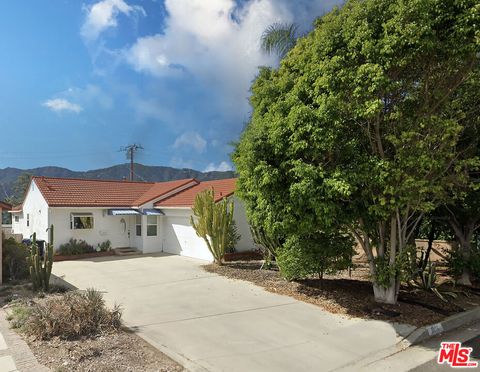 Photo of 3006 Fairesta Street, La Crescenta, CA 91214 (MLS # 26652239)