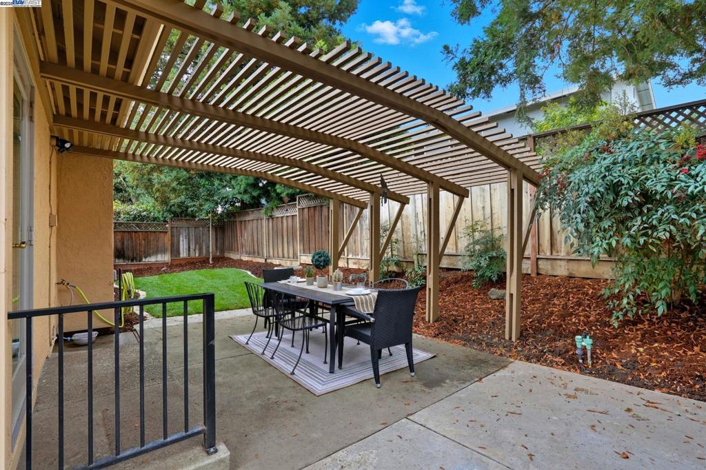 HIGHLAND OAKS - Residential