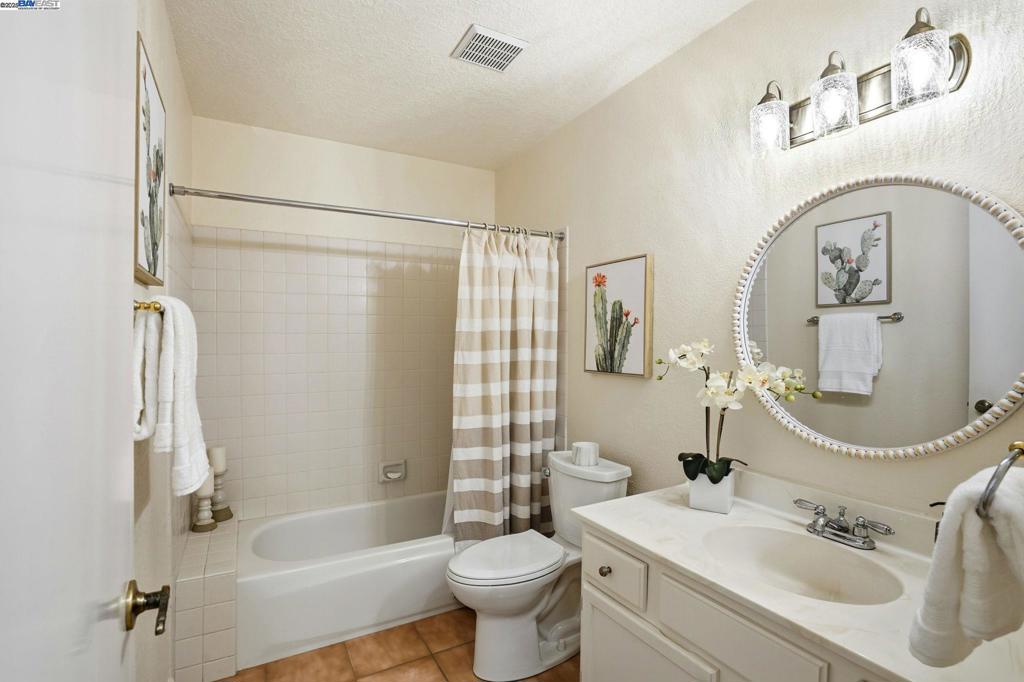 HIGHLAND OAKS - Residential