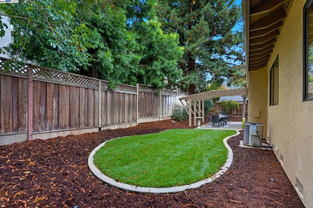 HIGHLAND OAKS - Residential