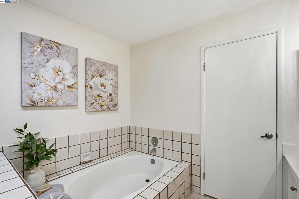 HIGHLAND OAKS - Residential