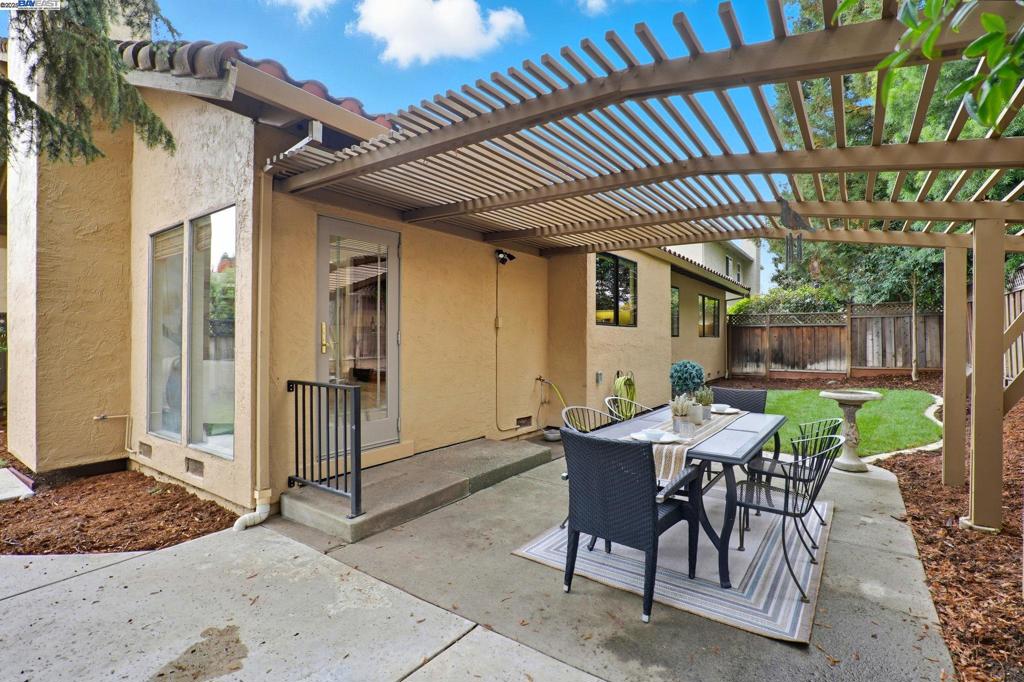 HIGHLAND OAKS - Residential