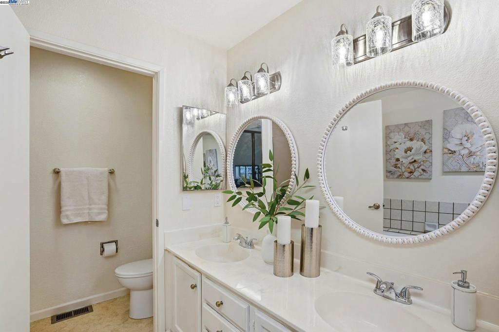HIGHLAND OAKS - Residential