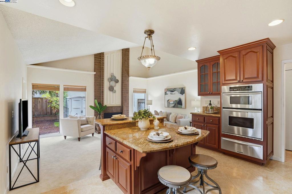 HIGHLAND OAKS - Residential