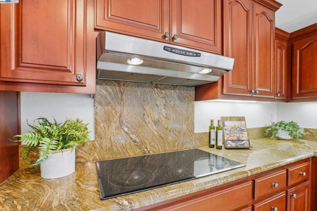 HIGHLAND OAKS - Residential