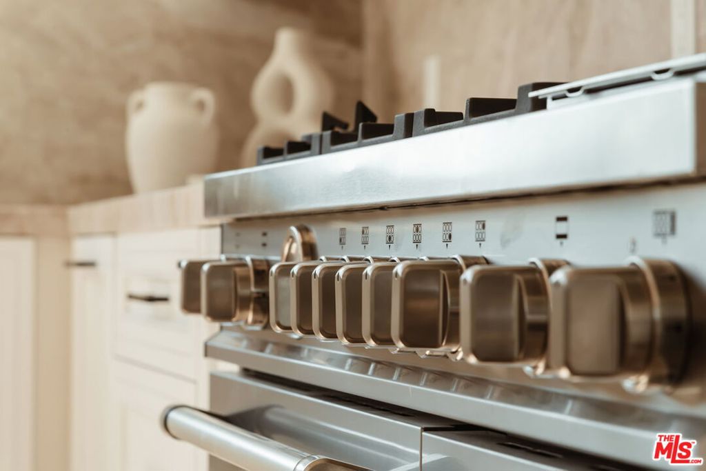 10725 Ashton Avenue 201