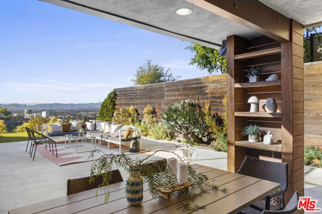 3851 Beverly Ridge Drive