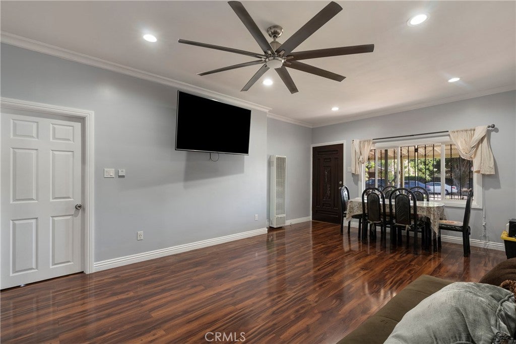 6609 S Figueroa