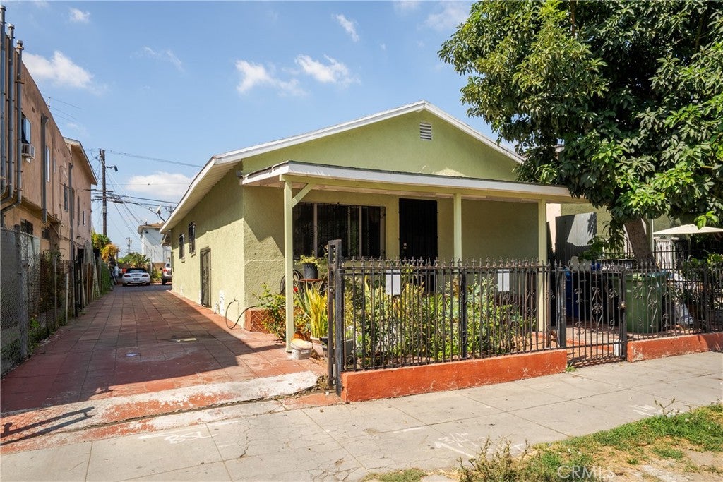 6609 S Figueroa