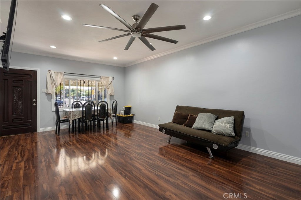 6609 S Figueroa