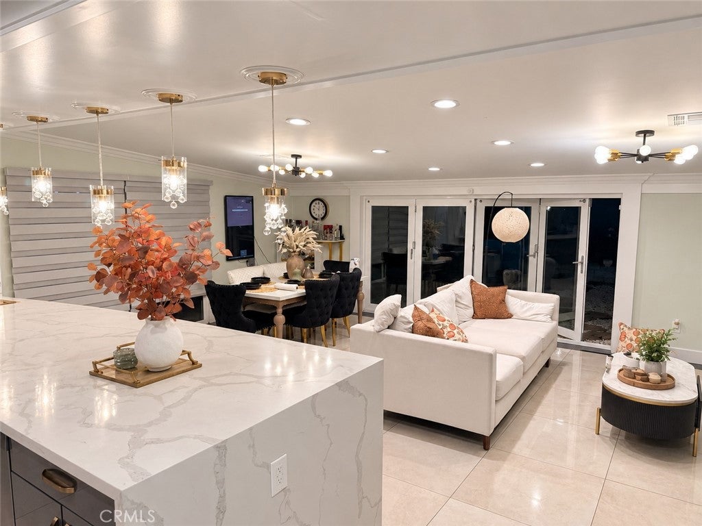 2571 W Lambert