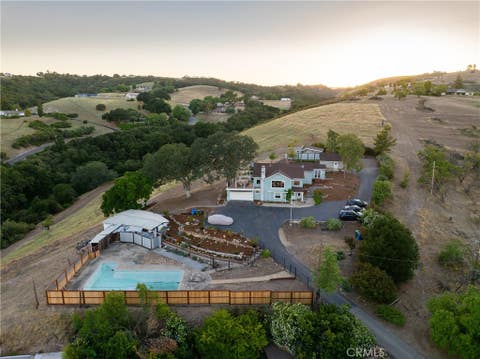 Photo of 549 Derby Ln, Paso Robles, CA 93446 (MLS # NS26110102)