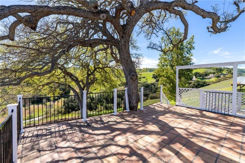 Tiny photo for 549 Derby Ln, Paso Robles, CA 93446 (MLS # NS26110102)