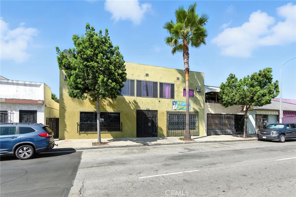 Just Listed!
Prime mixed-use property in the sought-after 90022 area of Los Angeles. This versatile building features 4 ground-floor offices, a residential home on the top floor, and lots of parking, making it an ideal setup for both business and residential tenants. Offering an excellent opportunity for investors, this property delivers strong rental income potential. Conveniently located near Downtown Los Angeles, public transportation, and major freeways, this is a rare find in a high-demand area!