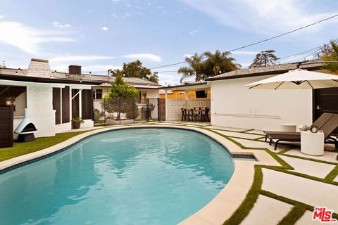 Photo of 8789 Sylmar Avenue, Los Angeles, CA 91402 (MLS # 26856841)