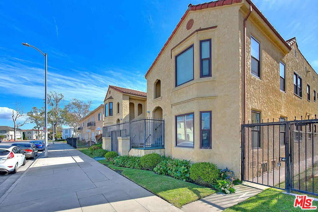 3008 Stocker Street