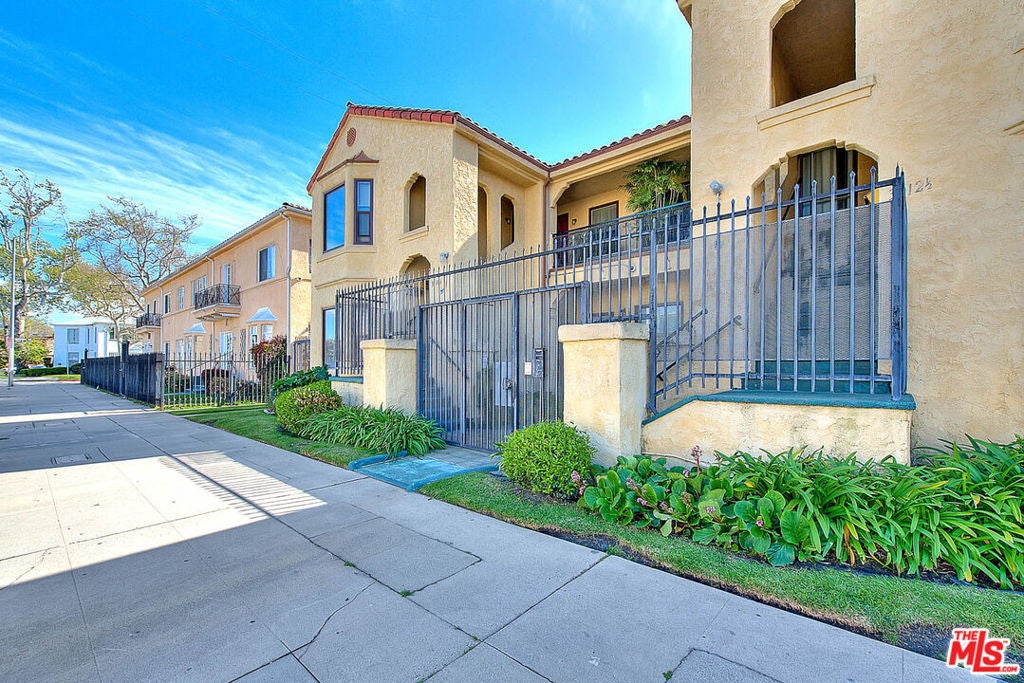 3008 Stocker Street
