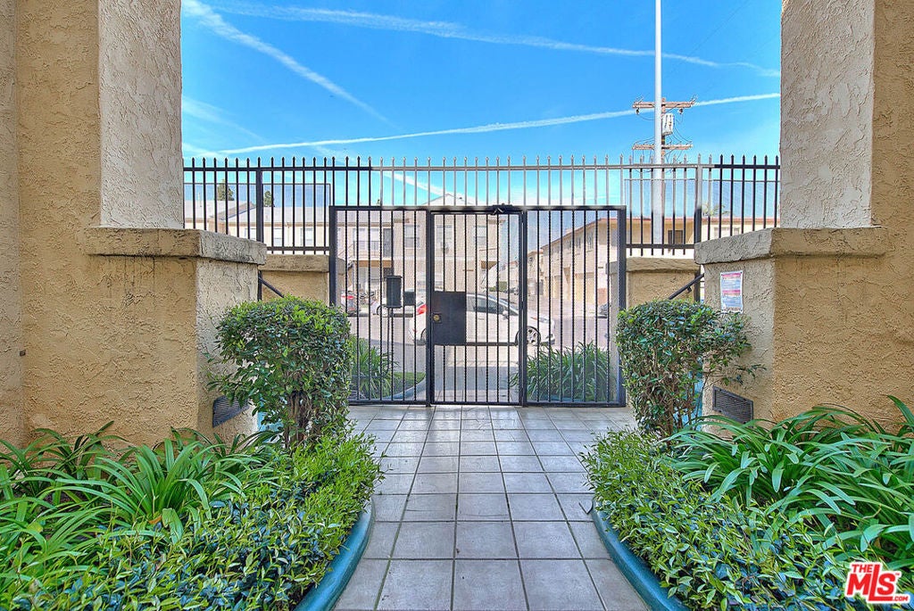 3008 Stocker Street