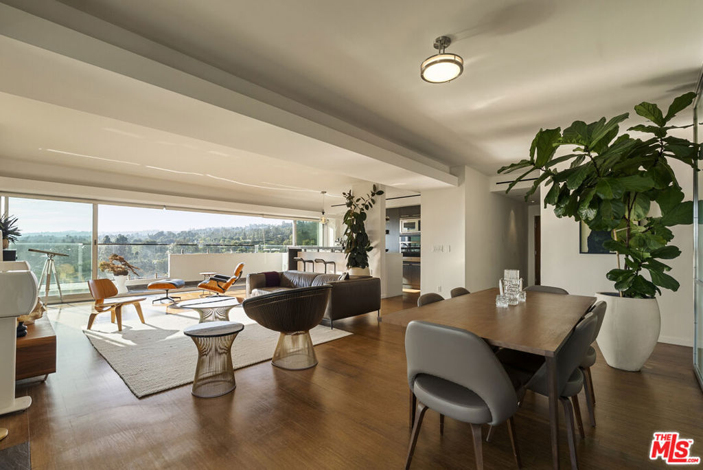 838 N Doheny Drive 1001
