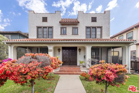 Photo of 1966 N Van Ness Avenue, Los Angeles, CA 90068 (MLS # 25518133)
