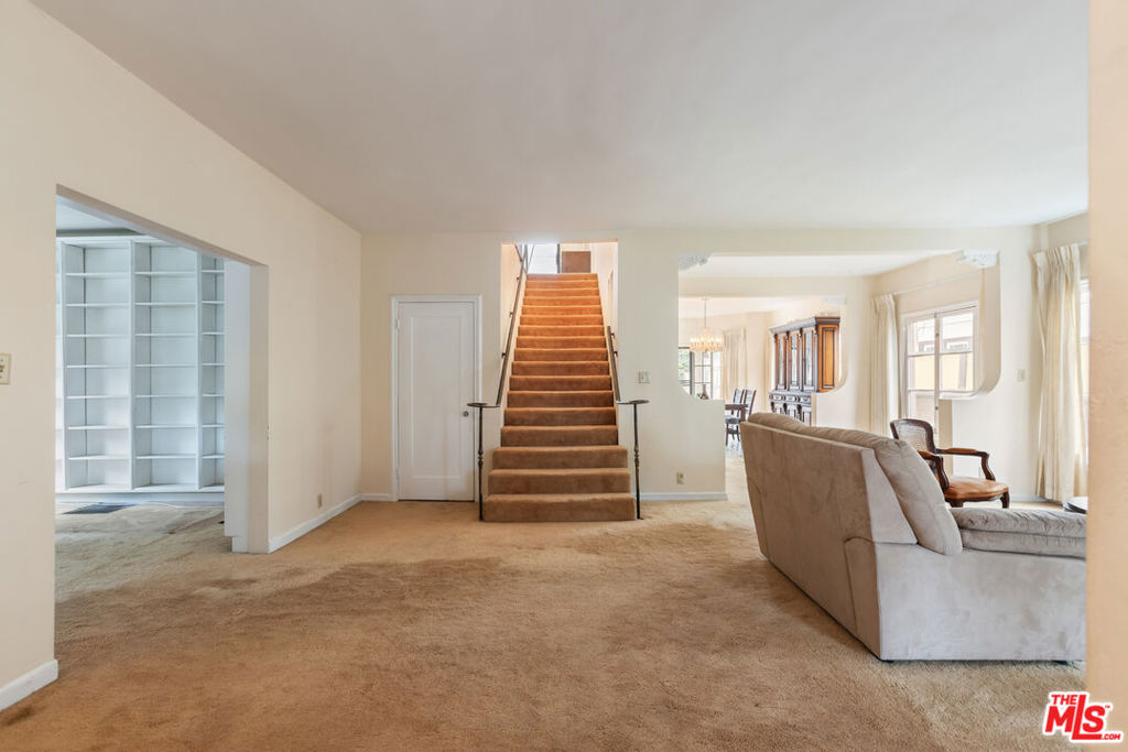 1966 N Van Ness Avenue