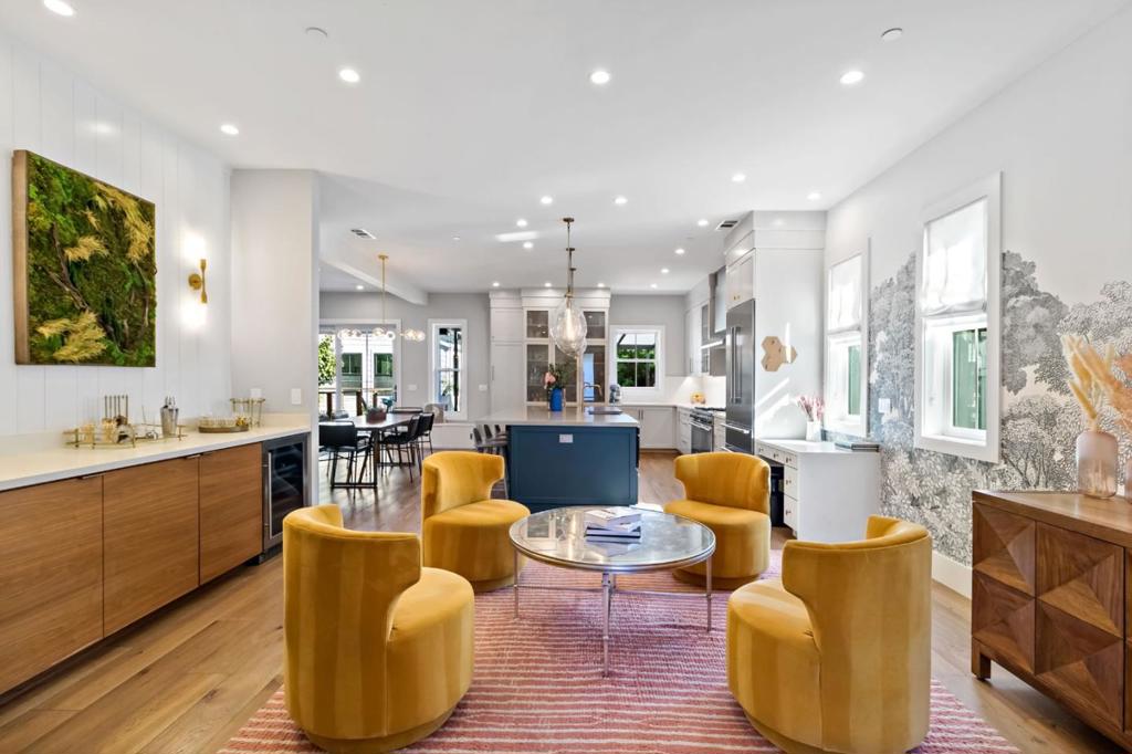 1050 Lincoln Court
