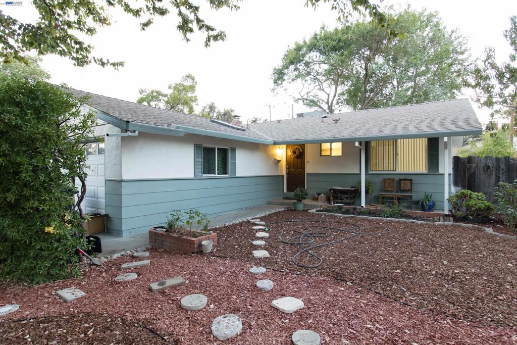 1423 Banyan Place